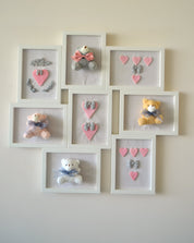 Cuadro collage de diseño exclusivo Lily Garden & deco con ositos de peluche y corazones en cerámica.