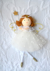 Detalle Cuadro infantil con adita en tul y fondo encaje blanco Lily Garden & deco