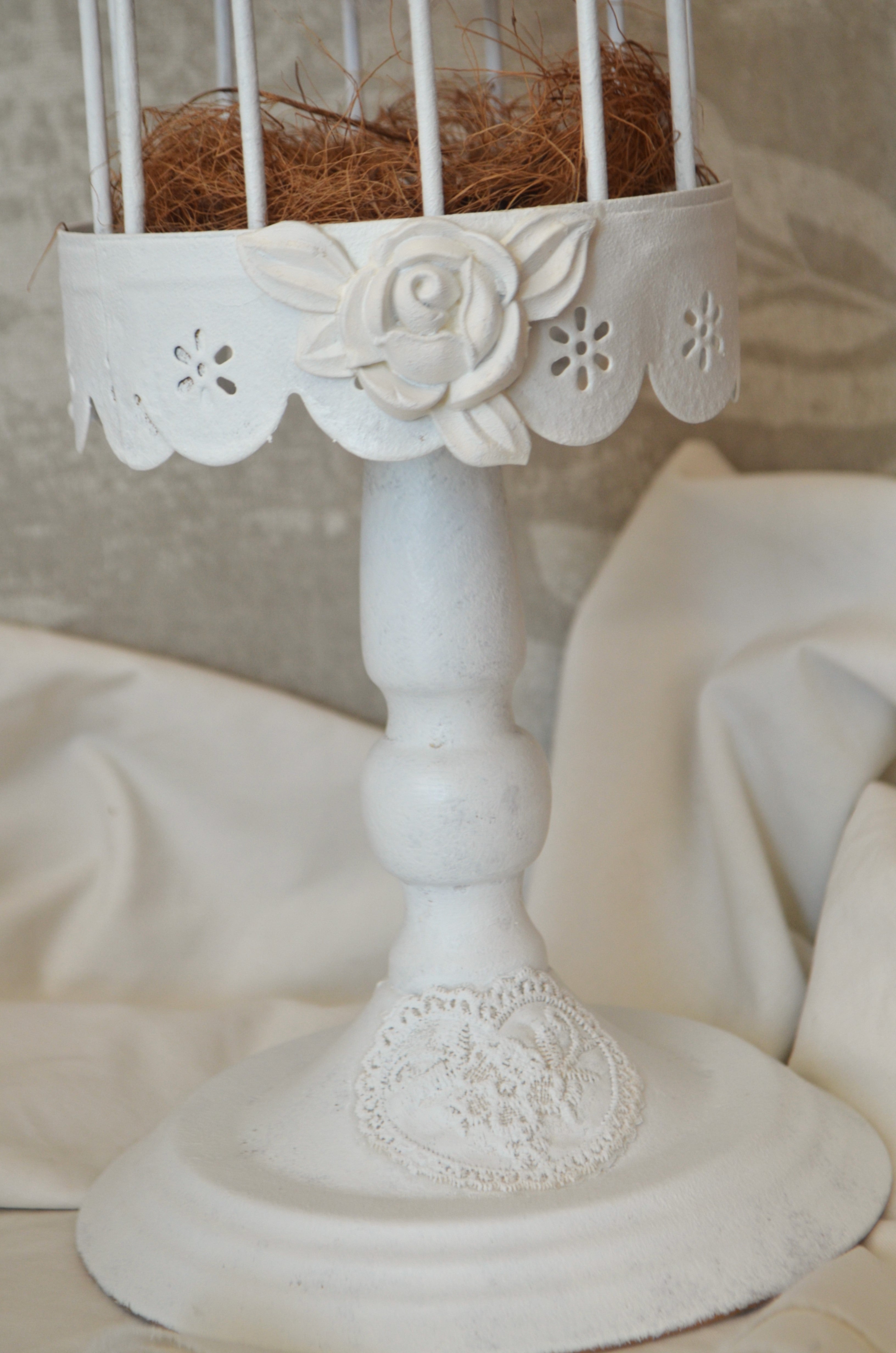 Detalle Jaula decorativa  blanca Lily Garden & deco con pajarita y nido para dormitorio Infantil