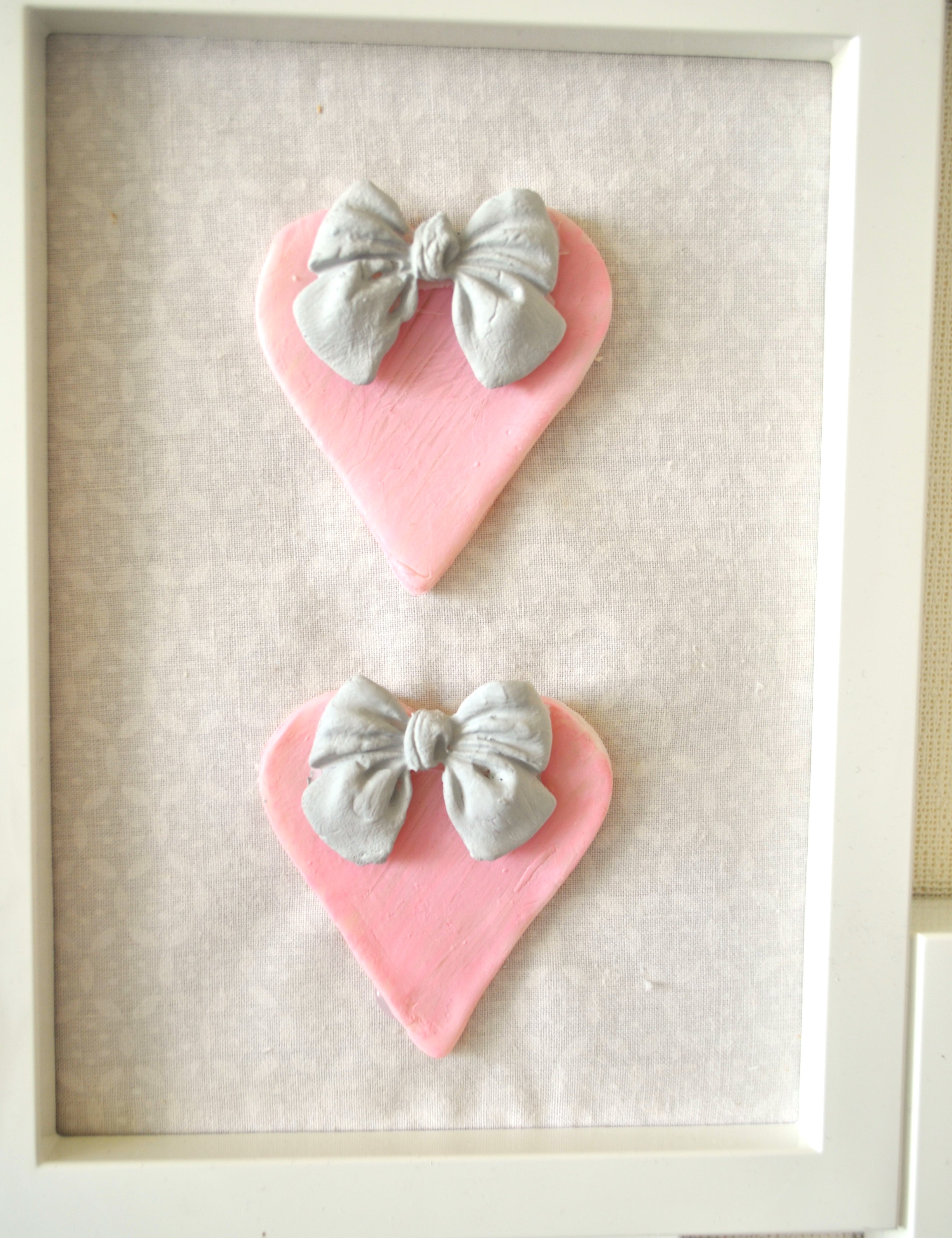 Detalle de Cuadro collage de diseño exclusivo Lily Garden & deco con  corazones en cerámica.