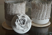 Detalle juego de frascos estilo  romántico decorados con jute y flores de yeso . Lily Garden & deco