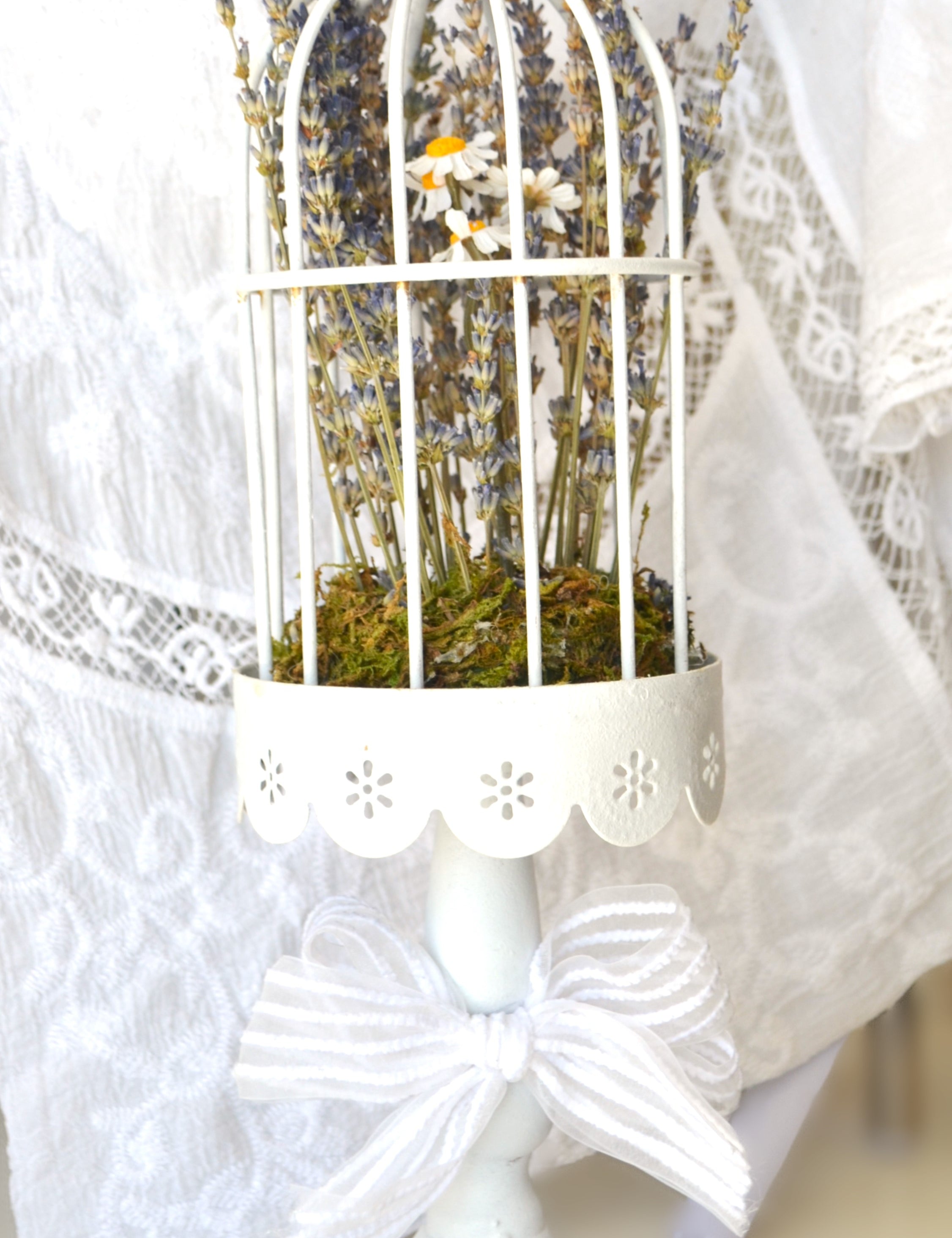  Jaula decorativa romántica con lavandas y margaritas para dormitorio de niña Lily Garden & deco