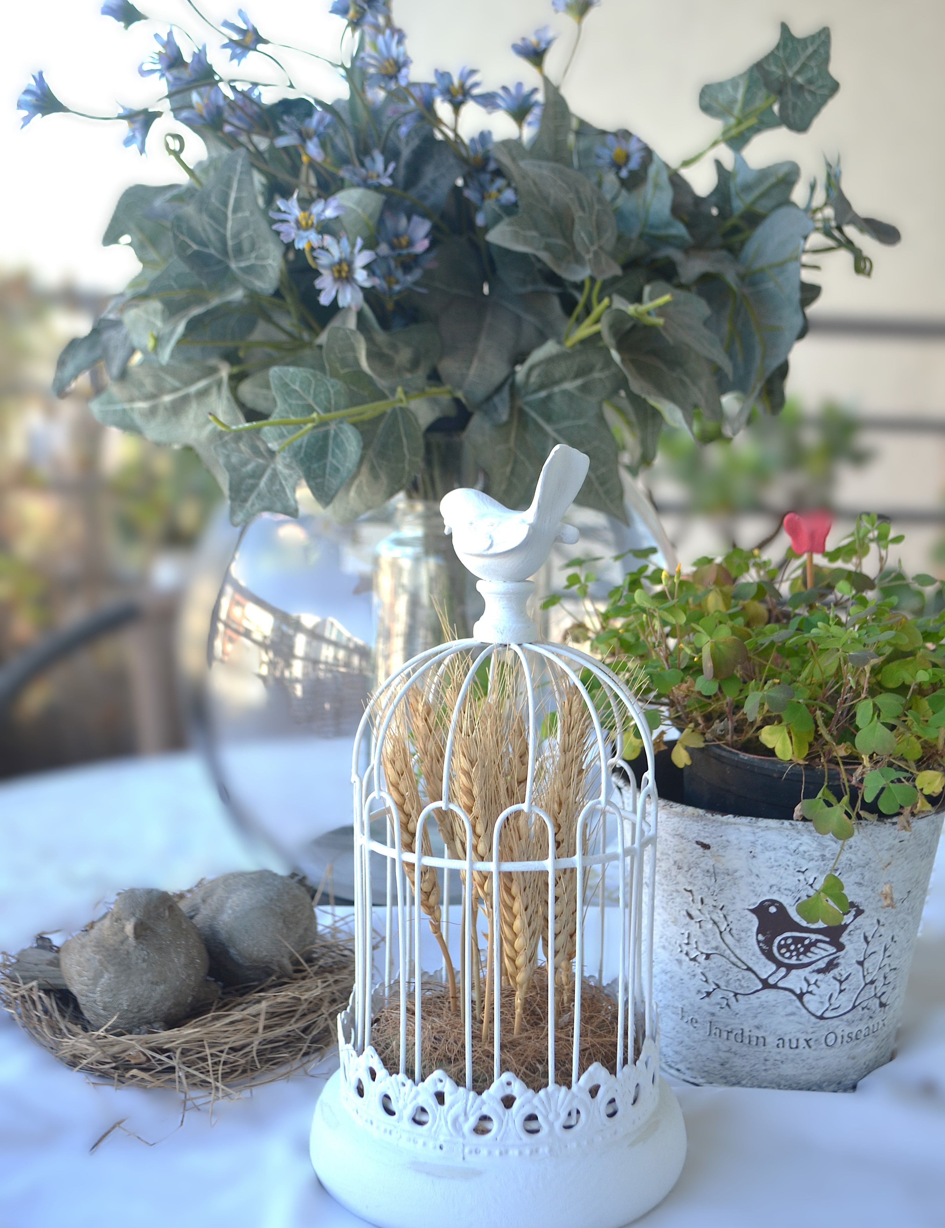 Jaula decorativa vintage romántica con espigas  en el interior para terraza o jardín Lily Garden & deco