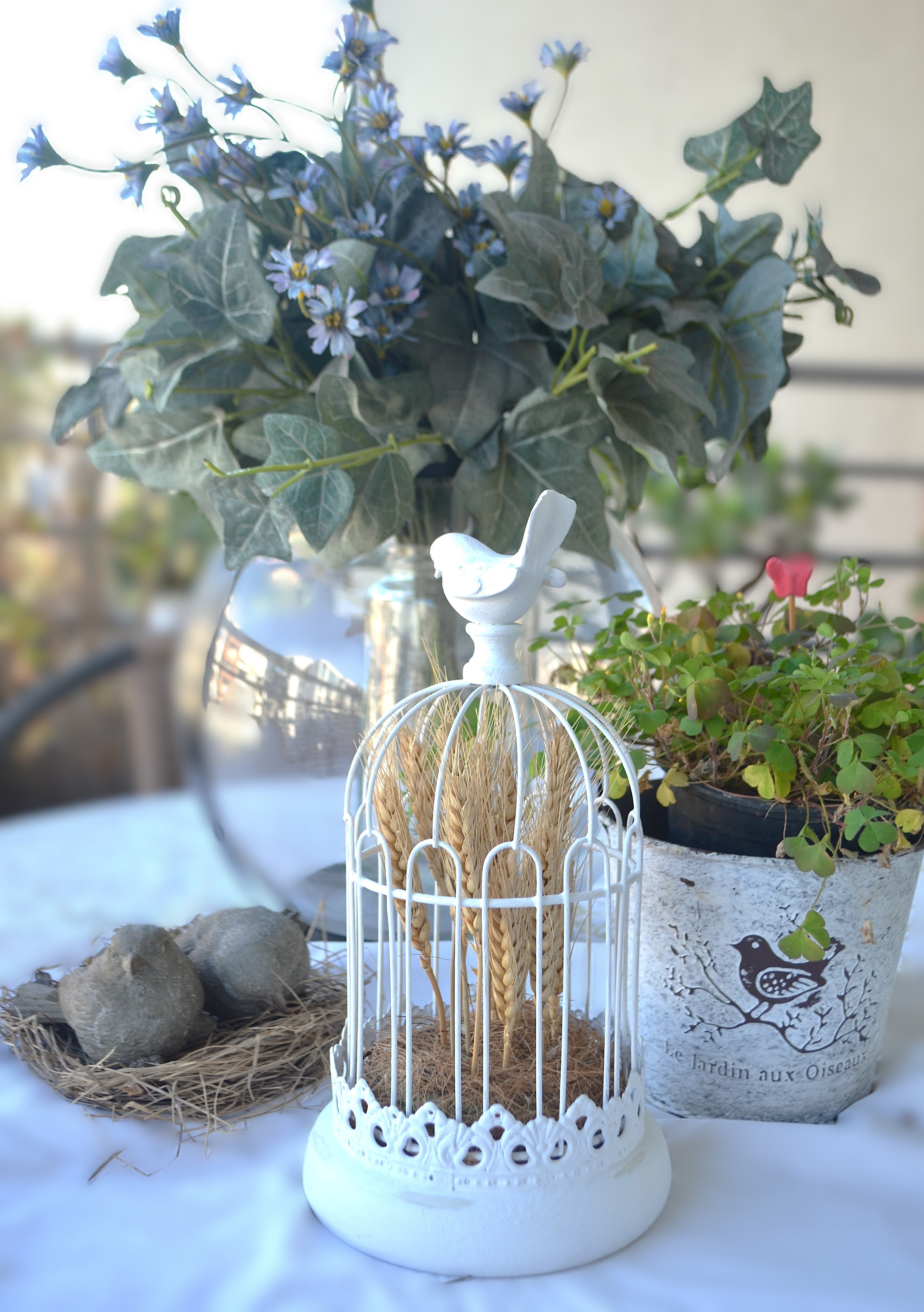 Jaula decorativa vintage romántica con espigas  en el interior para terraza o jardín Lily Garden & deco