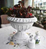 Maceta de resina blanco pintado estilo vintage romántico para terraza o jardín con delicadeza y personalidad Lily Garden & deco