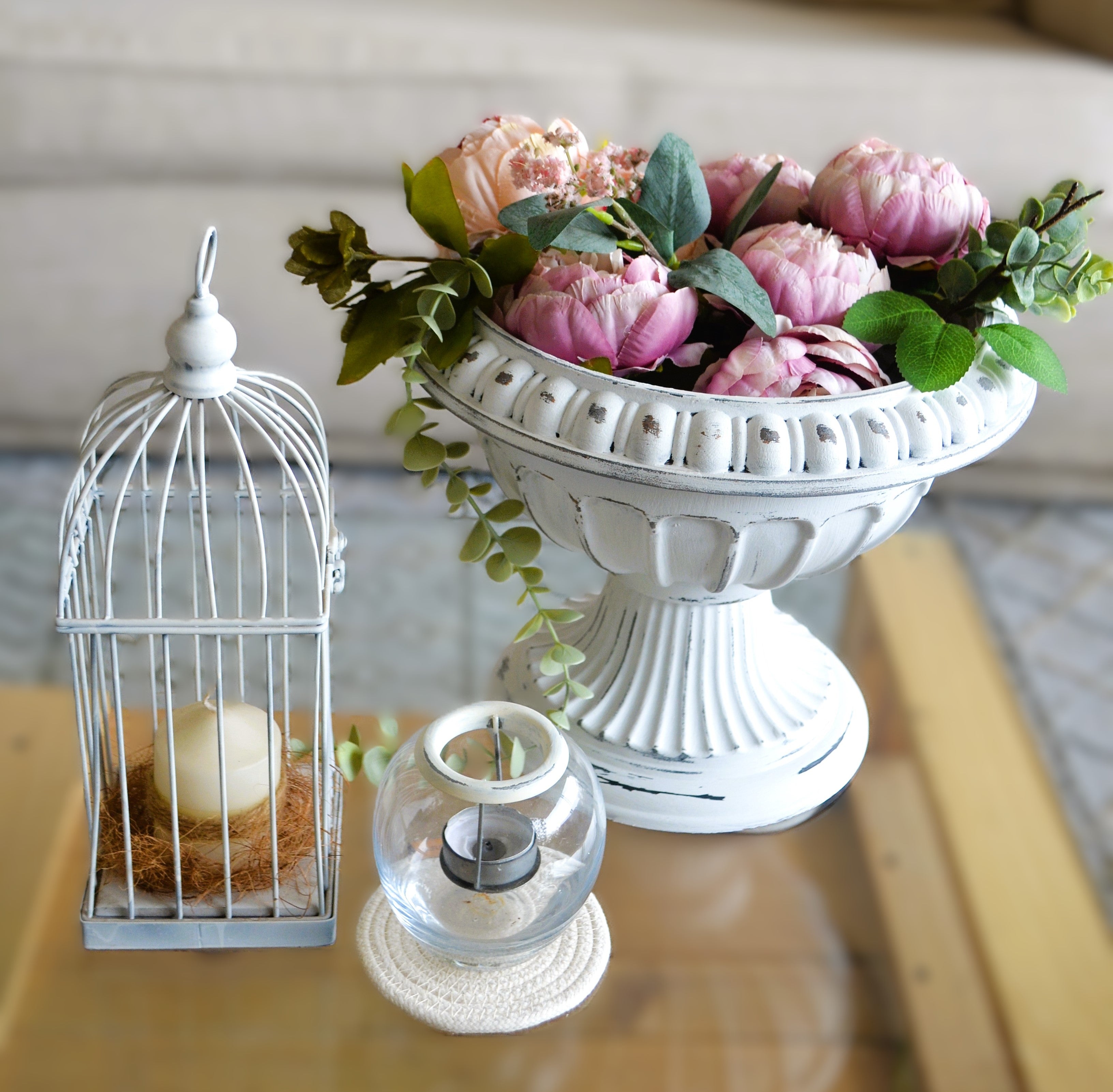 Macetero de resina blanco pintado estilo vintage romántico, decora cualquier espacio con delicadeza y personalidad Lily Garden & deco