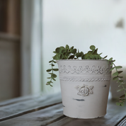 Macetero metálico blanco estilo vintage romántico Lily Garden & deco
