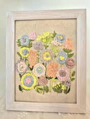 Cuadro de flores bordadas