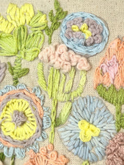 Cuadro de flores bordadas