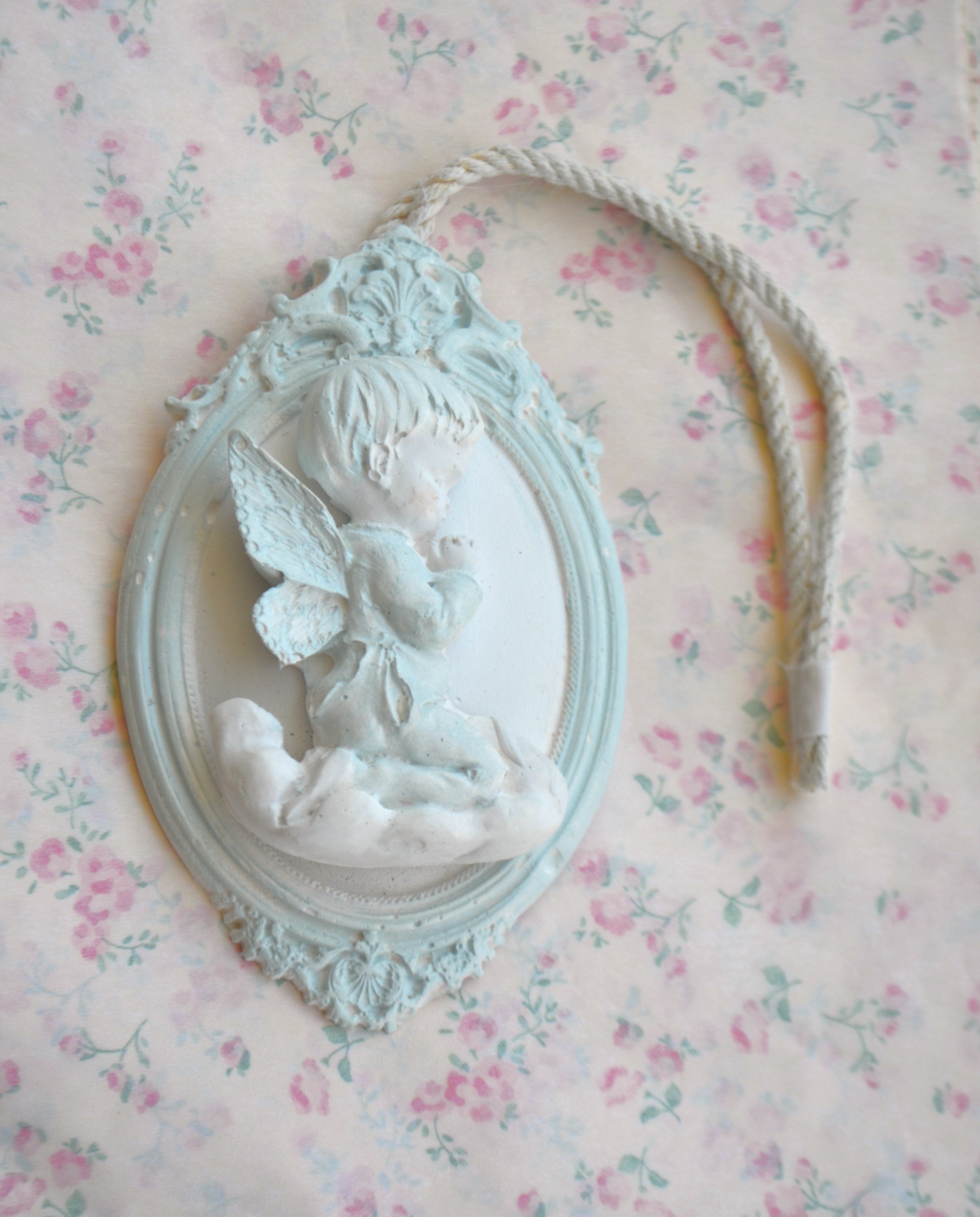 Petit Medallion : Medallones de Angelitos de la guarda y Virgen para la cuna o coche
