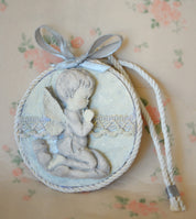 Petit Medallion : Medallones de Angelitos de la guarda y Virgen para la cuna o coche
