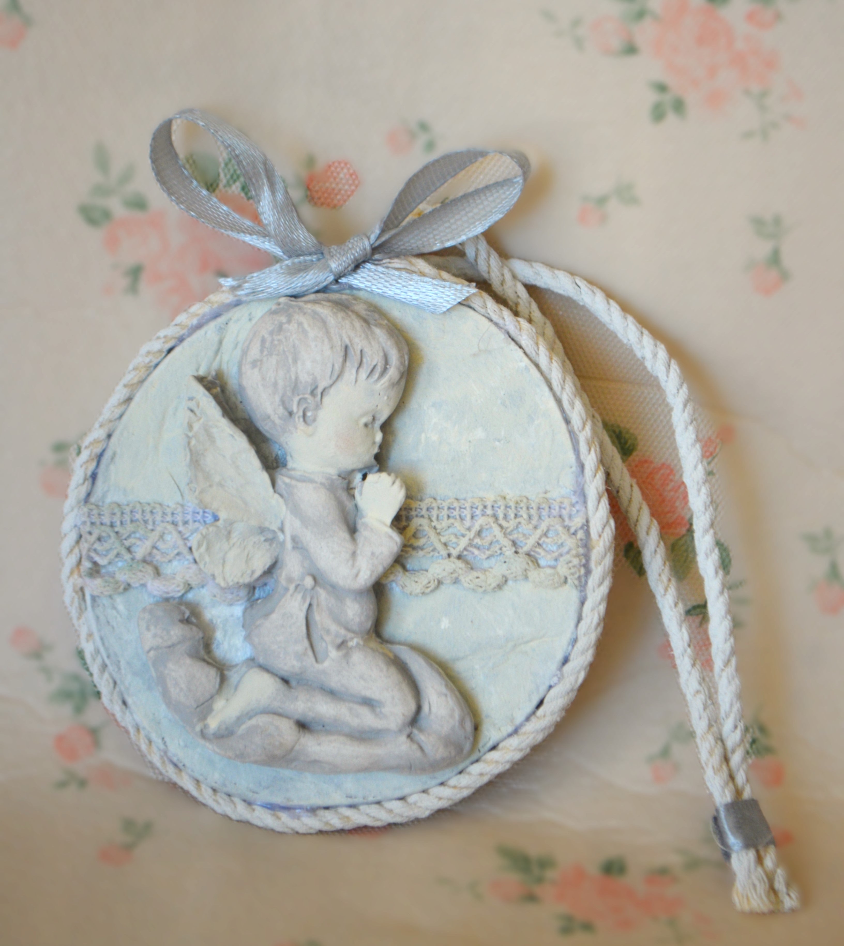 Petit Medallion : Medallones de Angelitos de la guarda y Virgen para la cuna o coche