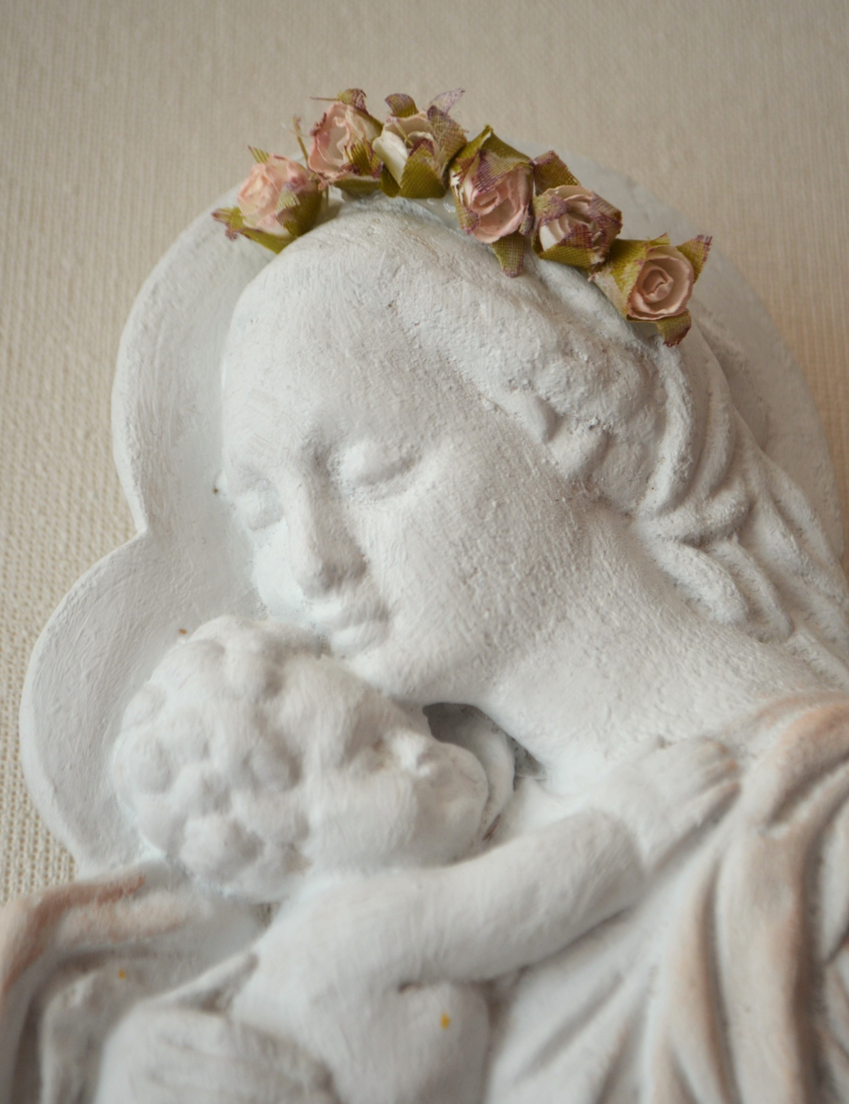 Virgen_flores_cabeza_detalle.jpg